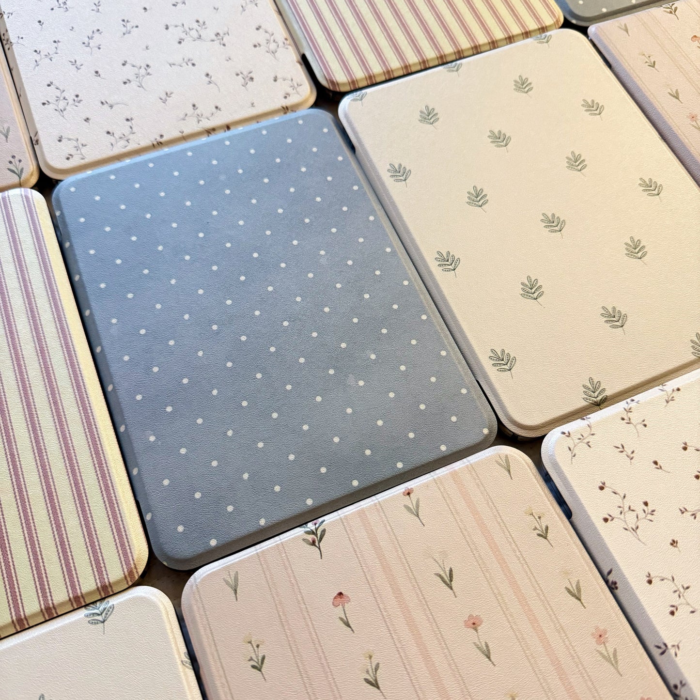 clear-back kindle case