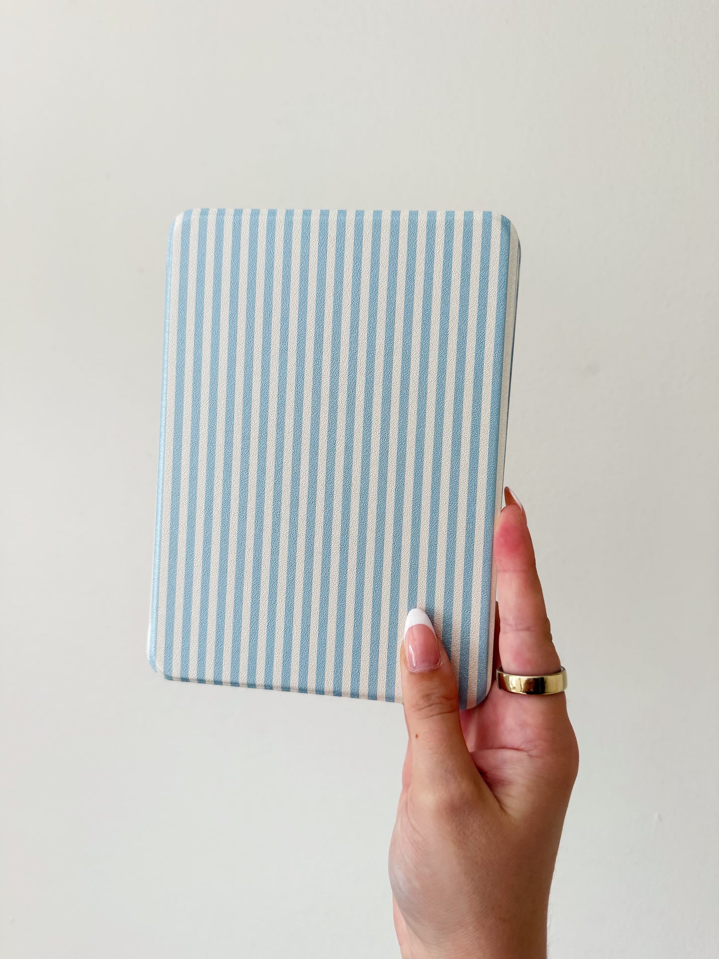 clear-back kindle case
