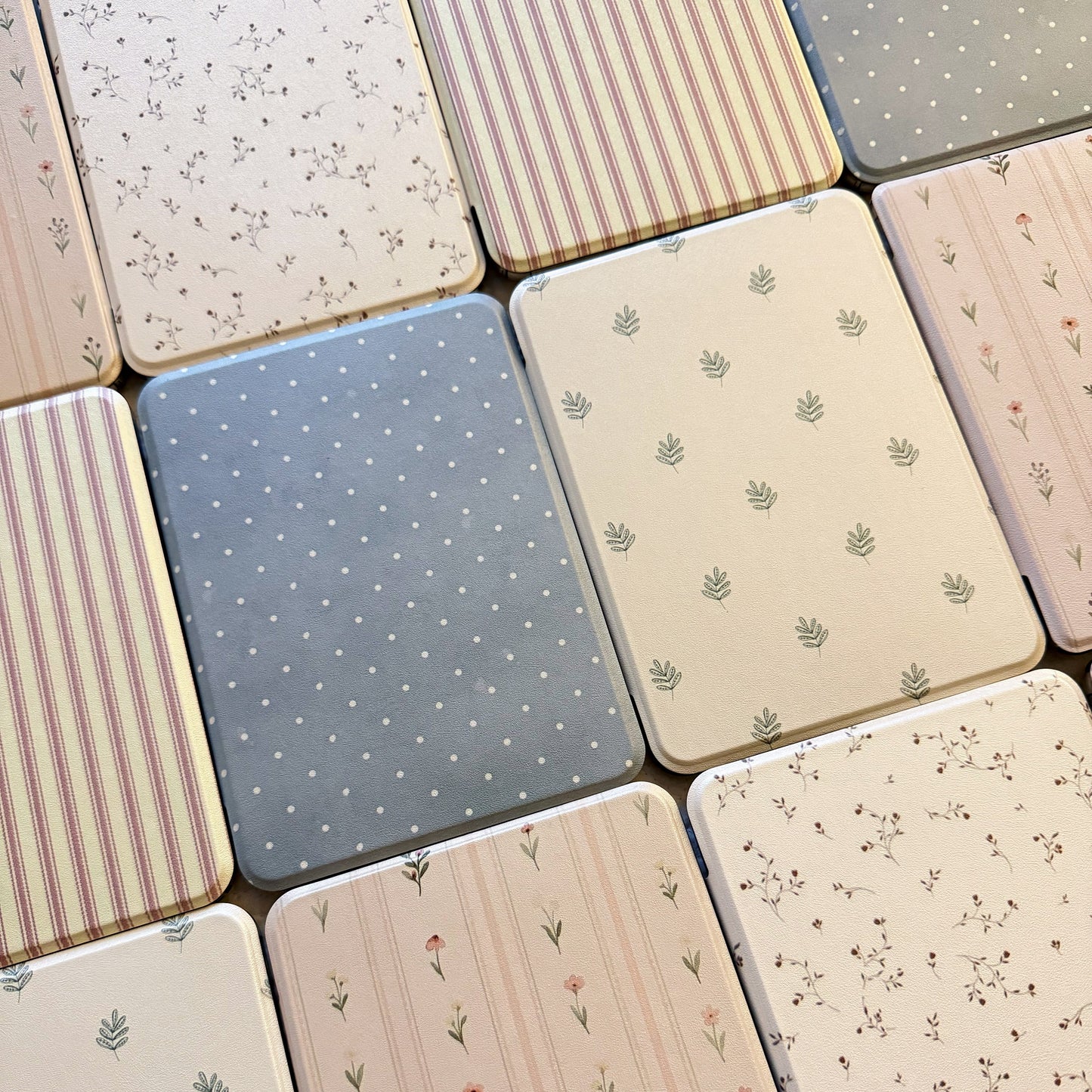 clear-back kindle case