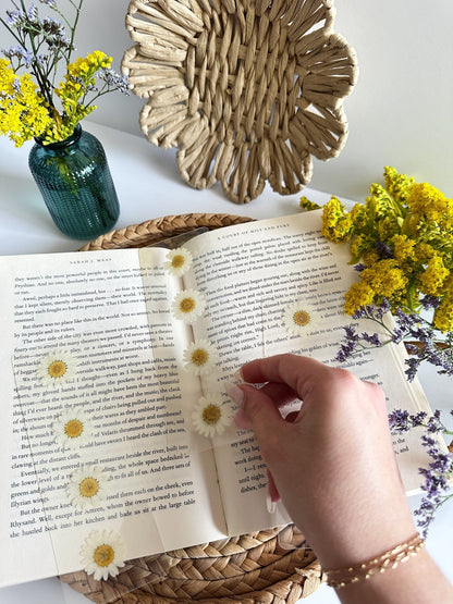 daisies for days bookmark